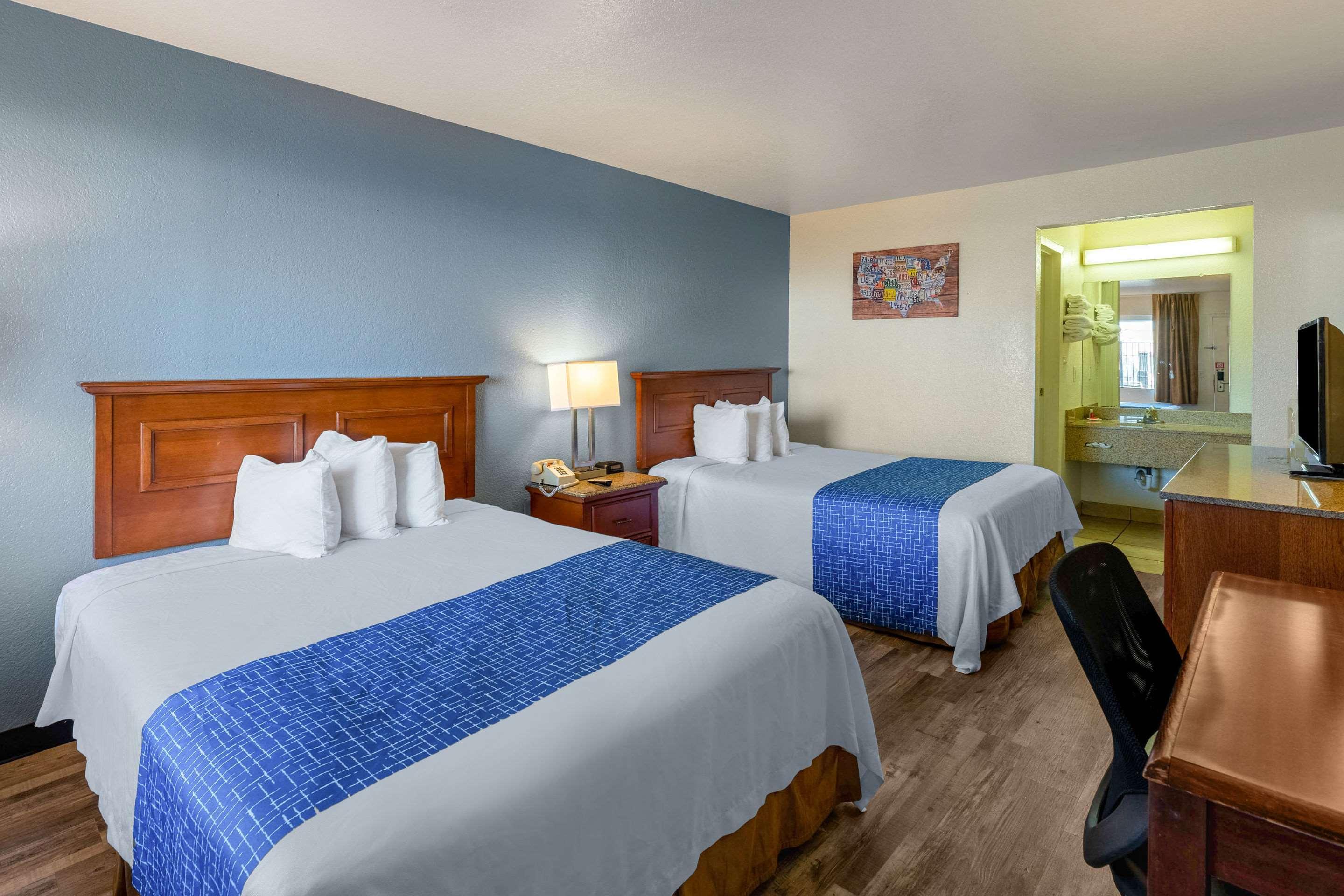 Econo Lodge Phoenix North I-17 المظهر الخارجي الصورة