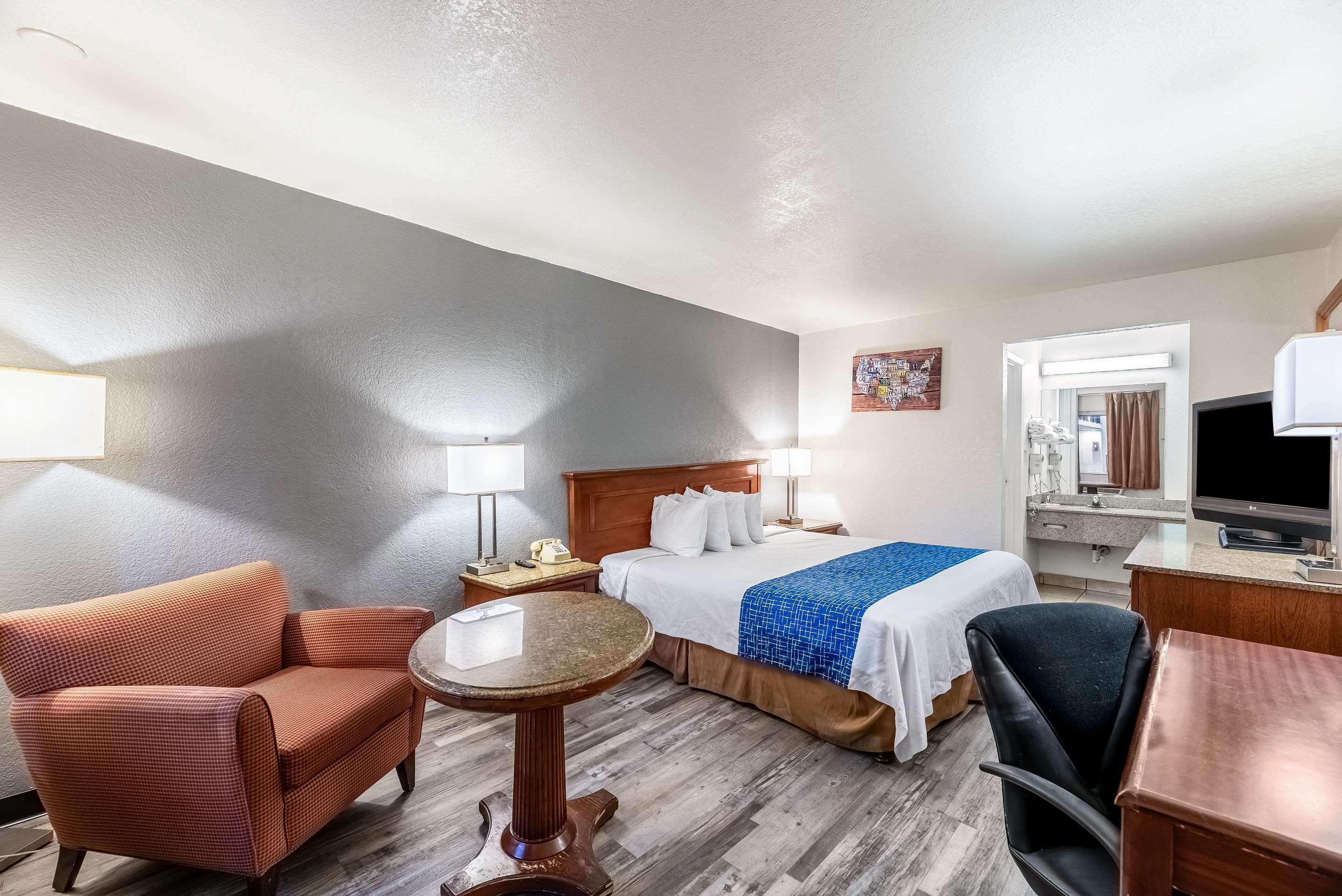 Econo Lodge Phoenix North I-17 المظهر الخارجي الصورة