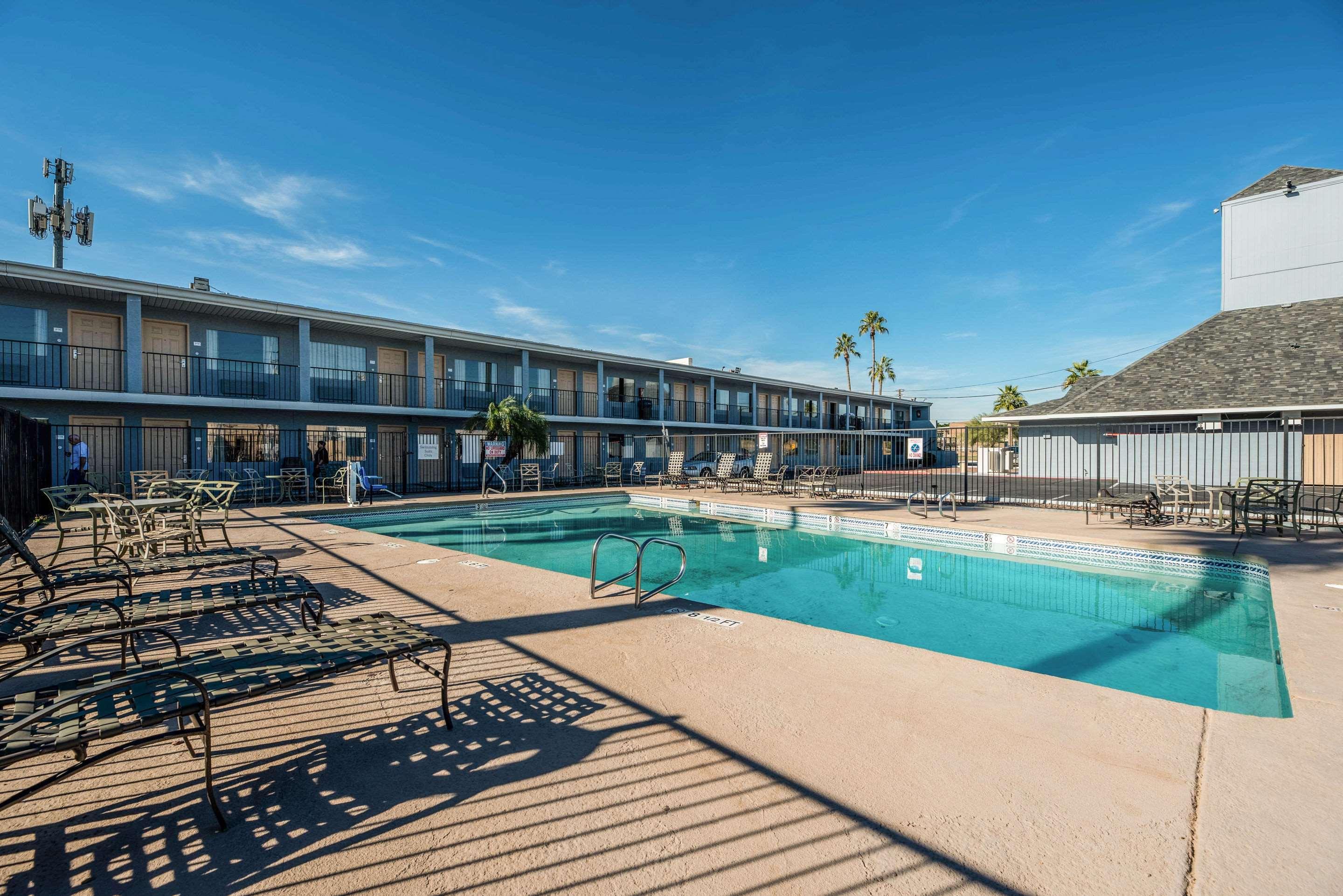 Econo Lodge Phoenix North I-17 المظهر الخارجي الصورة