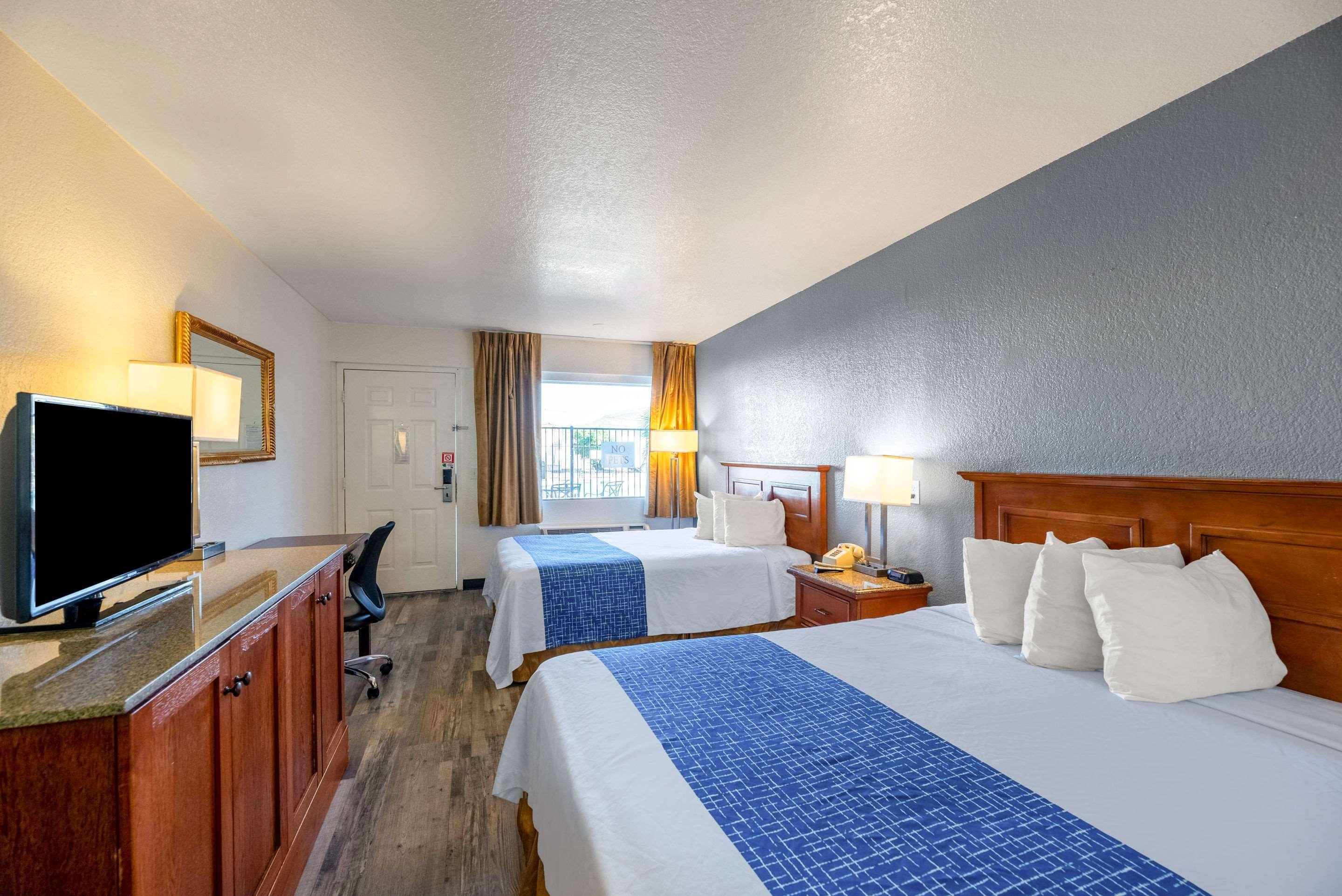 Econo Lodge Phoenix North I-17 المظهر الخارجي الصورة