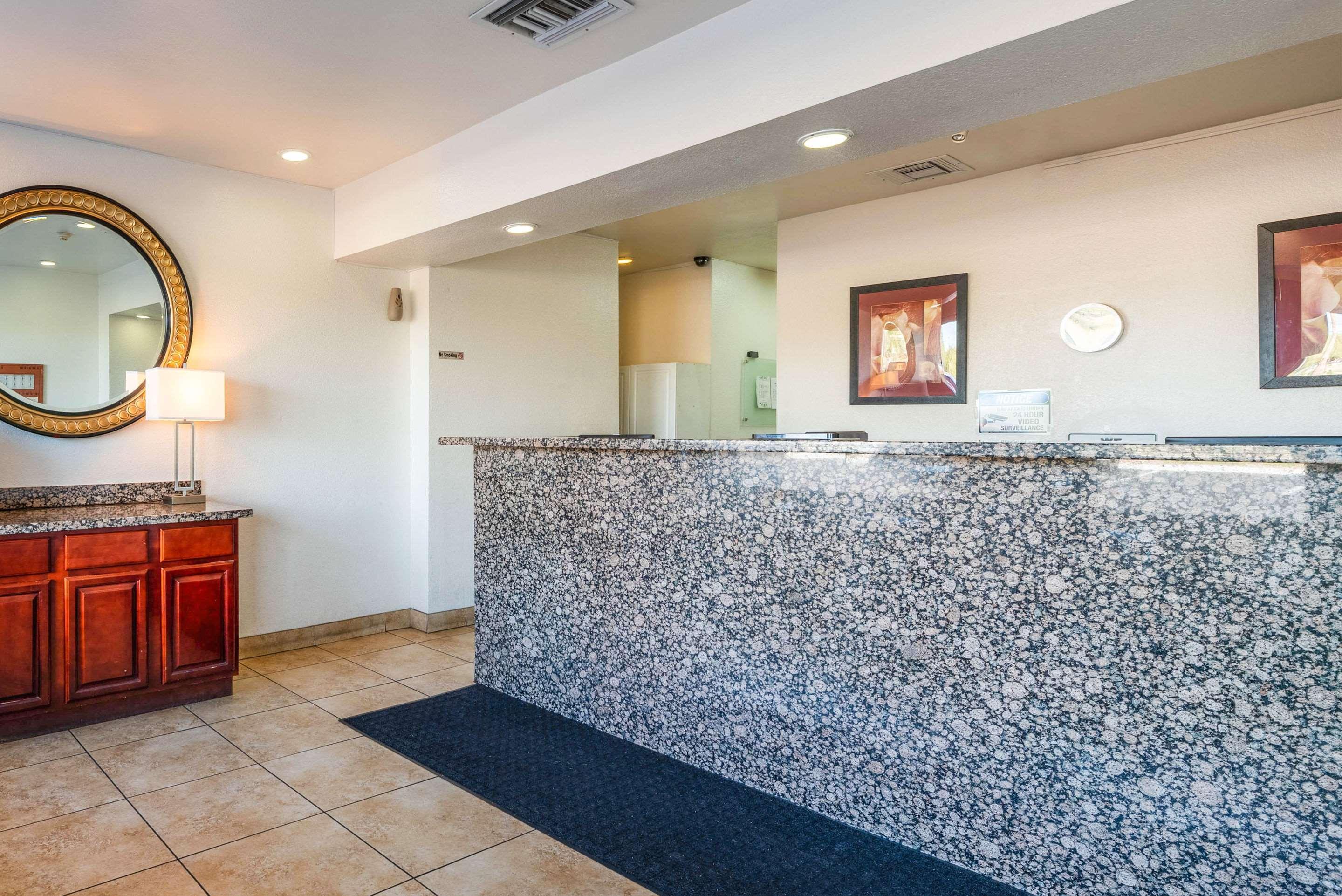 Econo Lodge Phoenix North I-17 المظهر الخارجي الصورة