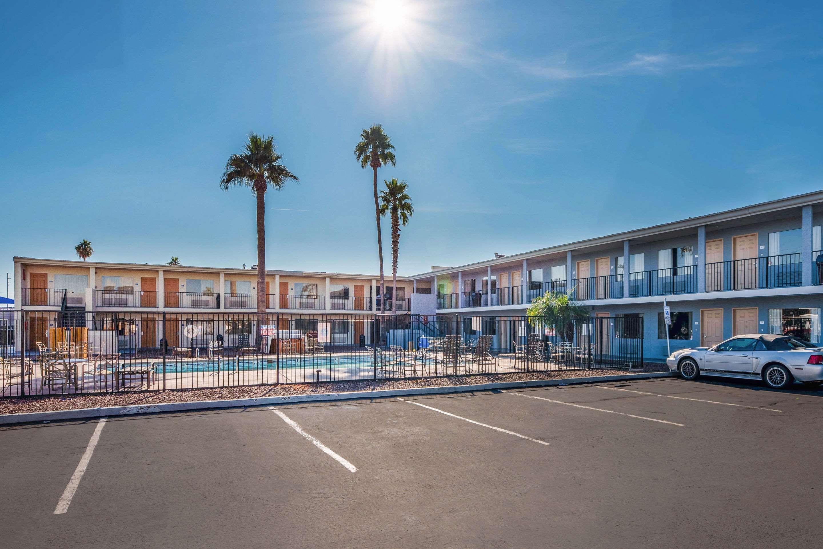 Econo Lodge Phoenix North I-17 المظهر الخارجي الصورة
