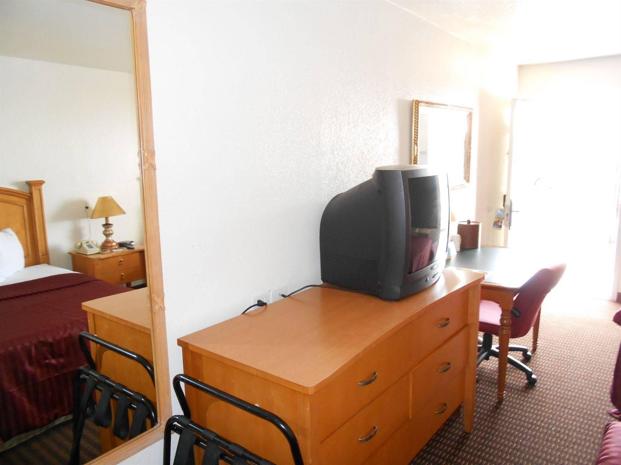 Econo Lodge Phoenix North I-17 المظهر الخارجي الصورة
