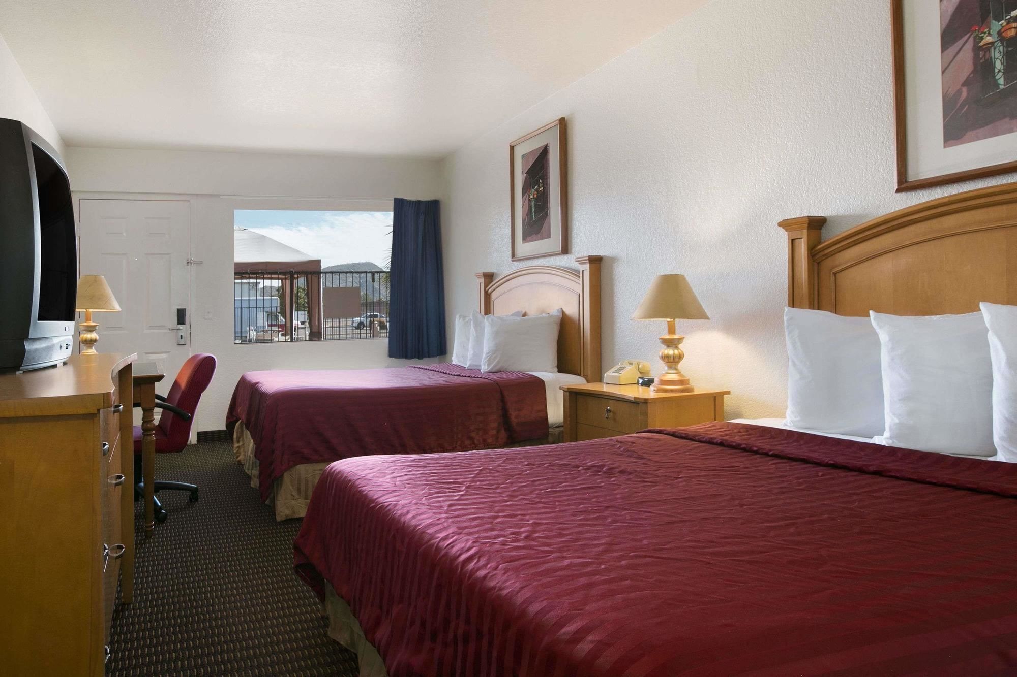 Econo Lodge Phoenix North I-17 المظهر الخارجي الصورة